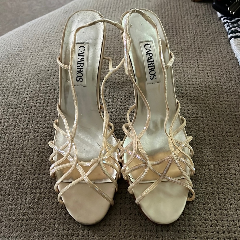 Delicate sequined dress shoes
